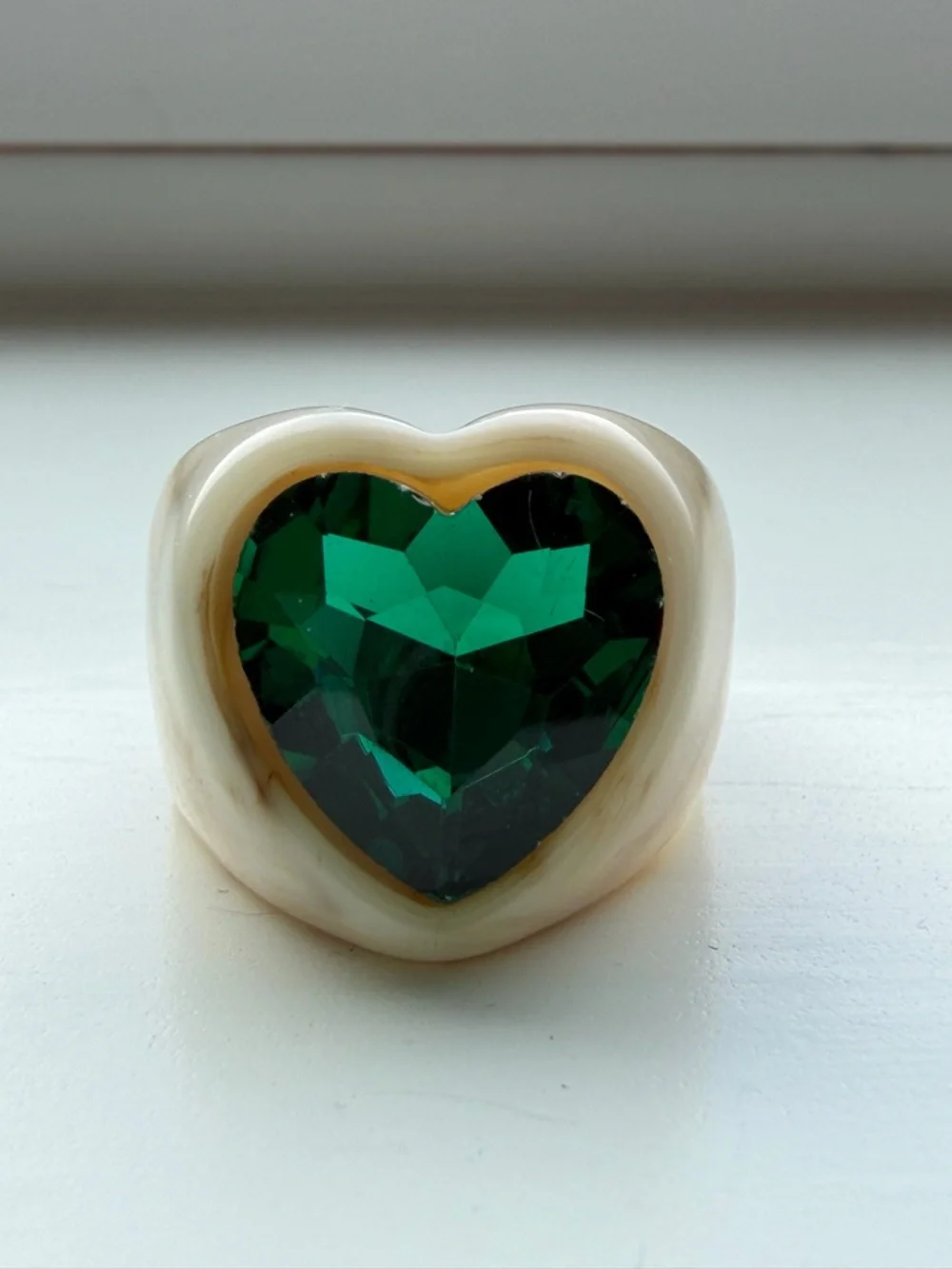 Chunky Resin Cocktail Heart Ring With Green Faceted Cubic Zirconia Gem - Size 7
